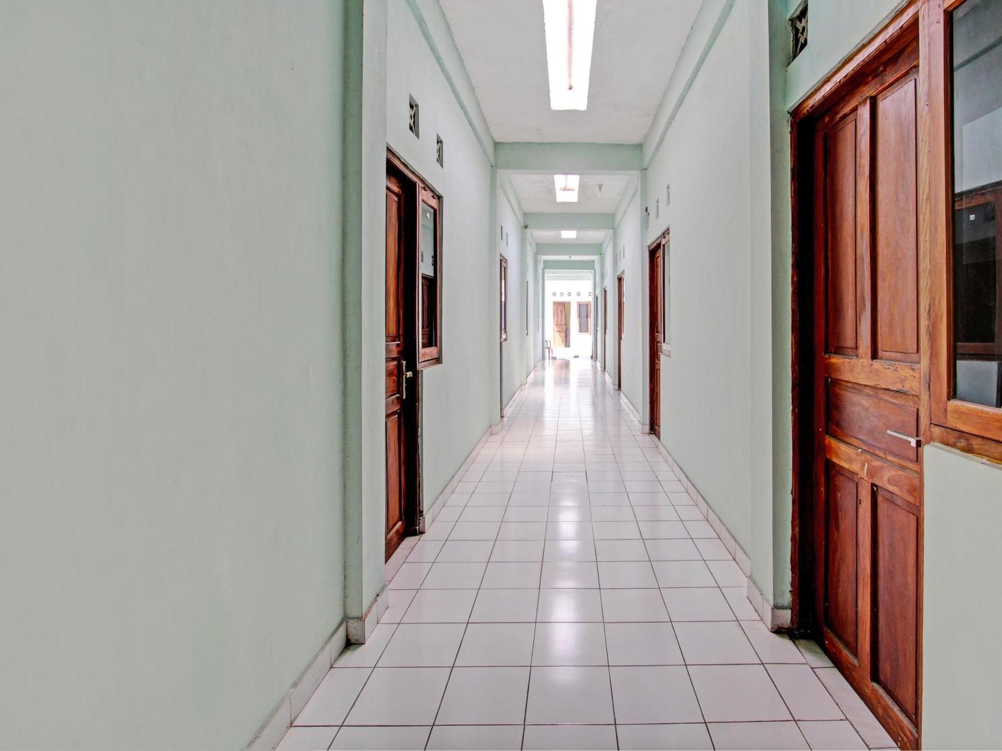 Spot On 93020 Rumah Singgah Ganjuran Bantul Exterior foto